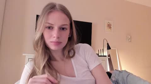 Alice  online show from March 6, 12:09 pm