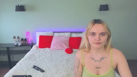 Lili and Bella online show from February 25, 7:01 am