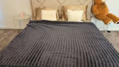 Emily online show from April 18, 5:20 am