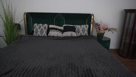 Emily online show from June 5, 12:43 pm