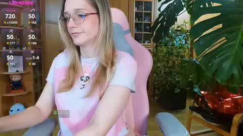 Nicole online show from February 25, 8:42 pm