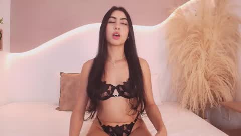 MAIA  LIA  online show from July 8, 10:02 pm