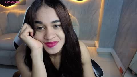 Snapshot of maia_tx chatting on October 22, 1:13 pm Online 800 to 1400 online show from October 22, 1:13 pm