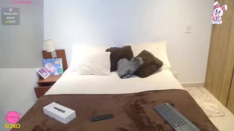 Snapshot of maiaa_evans chatting on October 3, 2:21 am    t  online show from October 3, 2:21 am