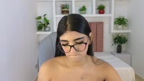 Maiaa Ruiz  online show from May 12, 1:31 pm