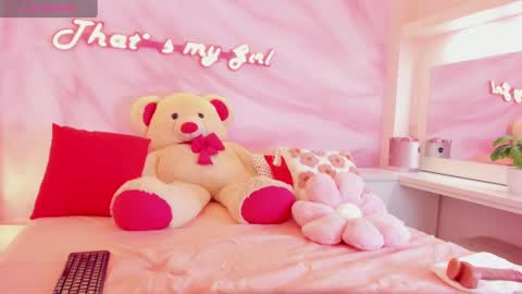 Snapshot of maiia_cute chatting on February 28, 8:31 am Maiia Cute  online show from February 28, 8:31 am