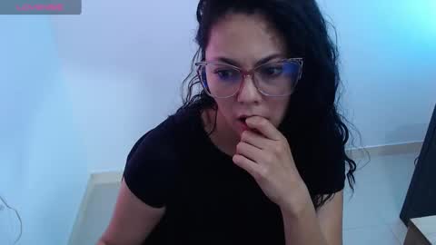 Snapshot of mailywindsor chatting on January 24, 3:13 pm Maily online show from January 24, 3:13 pm