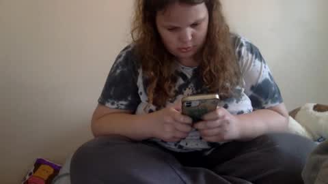 Snapshot of makemesquirt06 chatting on October 25, 10:10 pm makemesquirt06 online show from October 25, 10:10 pm