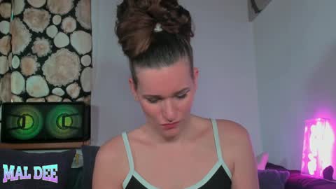 Mal Dee online show from December 8, 2:09 pm