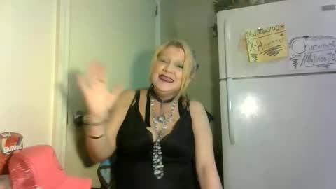 malinda702 online show from February 6, 11:40 pm