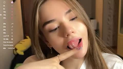 Jinny online show from April 20, 6:11 pm