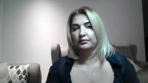 malorine online show from November 17, 7:16 pm