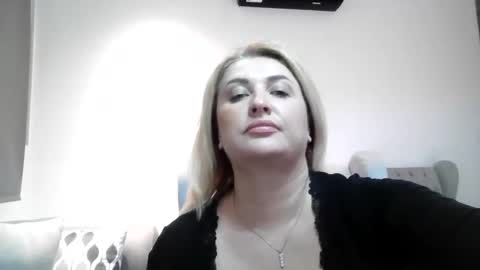 malorine online show from November 20, 4:37 pm