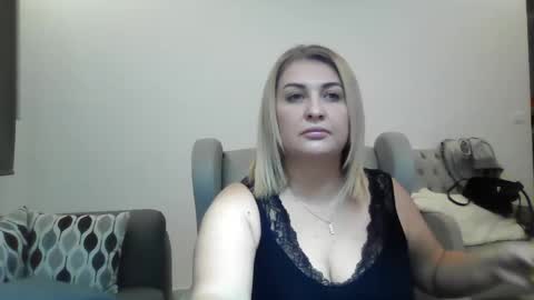 malorine online show from November 24, 8:40 pm