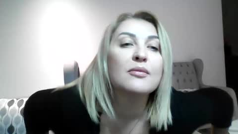 malorine online show from December 2, 7:45 pm