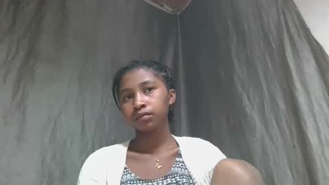 mamieriela online show from April 18, 6:04 am