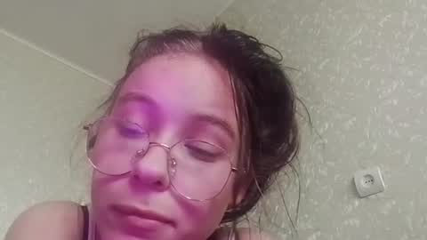Mia online show from August 5, 7:05 am