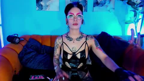   online show from November 19, 4:17 pm