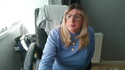 mandy_c online show from April 22, 8:32 am