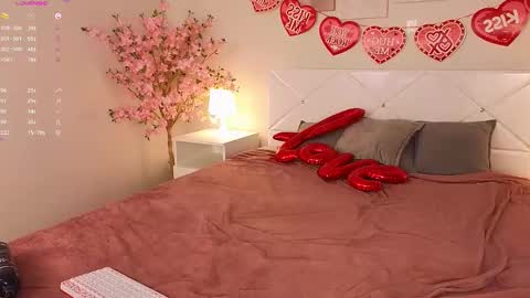 manic_pixie_ online show from February 15, 2:00 pm