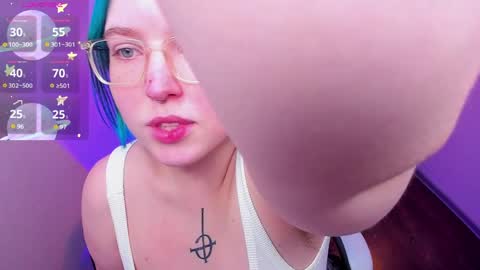 manic_pixie_ online show from May 22, 3:52 pm