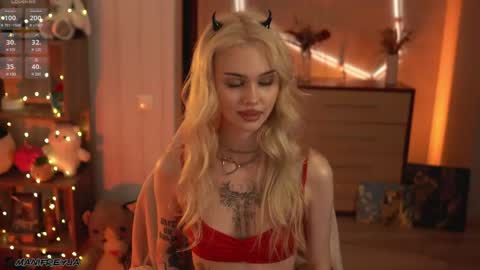 Amelie online show from May 30, 8:07 pm