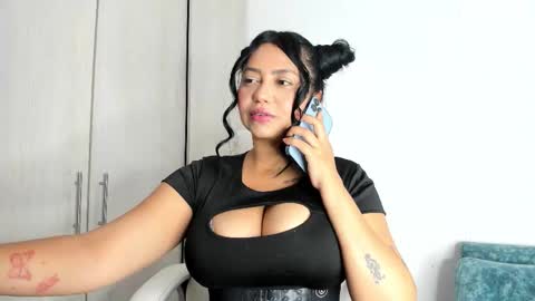 MANUELA online show from November 18, 2:20 pm