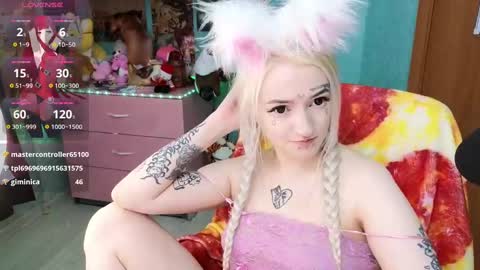Snapshot of manuela_unicorn chatting on February 4, 11:27 pm Manuela online show from February 4, 11:27 pm