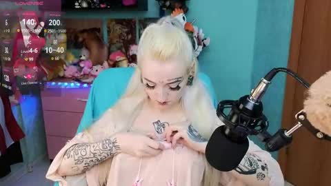 Snapshot of manuela_unicorn chatting on February 10, 12:52 am Manuela online show from February 10, 12:52 am