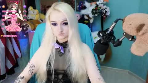 Snapshot of manuela_unicorn chatting on February 24, 2:26 pm Manuela online show from February 24, 2:26 pm