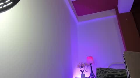 Manuela online show from June 6, 6:25 pm
