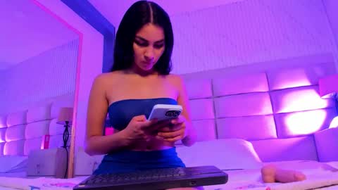 Manuela online show from March 18, 9:20 pm