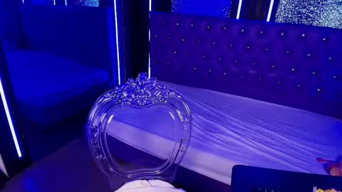 Manuela  online show from November 21, 6:11 am