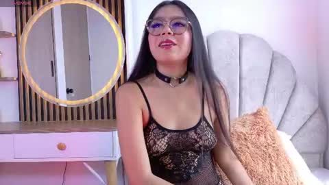 Mara Swan online show from July 28, 8:52 pm