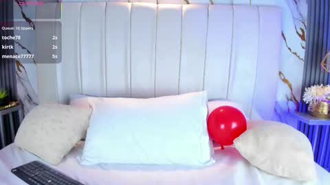 Marelyn online show from December 18, 8:26 pm