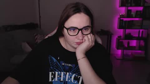 mari moore online show from December 14, 5:35 am