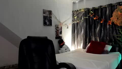 Snapshot of mari_salgado chatting on October 21, 2:54 pm mari_salgado online show from October 21, 2:54 pm