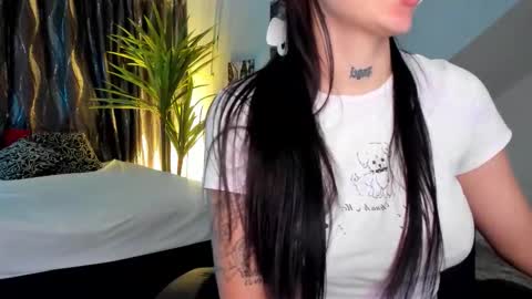 Snapshot of mari_salgado chatting on October 9, 11:48 am mari_salgado online show from October 9, 11:48 am