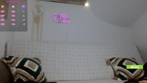 Snapshot of mariahoward chatting on October 2, 9:13 pm Maria online show from October 2, 9:13 pm