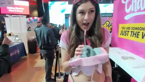 Pinkkitty online show from January 18, 11:00 pm