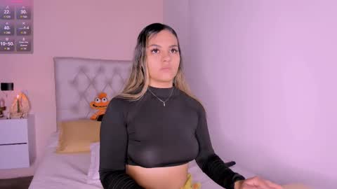 Mariana Roe online show from March 2, 12:11 pm