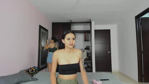 MARIANA Y VALENTINA online show from May 12, 11:08 am