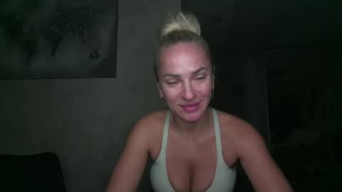 Snapshot of marianna1977 chatting on October 23, 7:04 pm marianna1977 online show from October 23, 7:04 pm