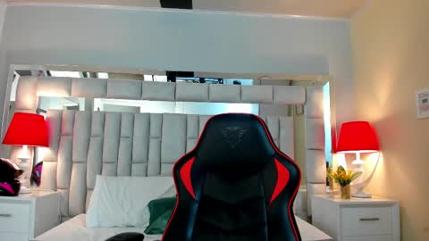 mariiahneedles online show from November 21, 2:31 am