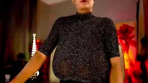 Nikita - Scroll down and read my bio please. New Pictures in Bio online show from September 20, 7:22 am