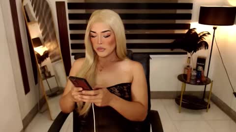 Snapshot of marinamorets chatting on February 6, 7:35 am marina online show from February 6, 7:35 am