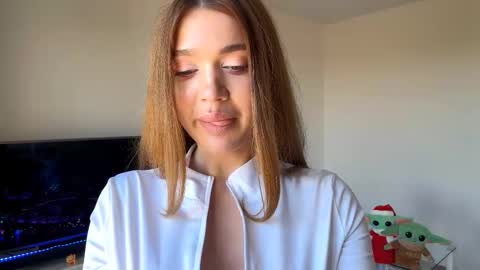 Mia online show from October 29, 9:00 am