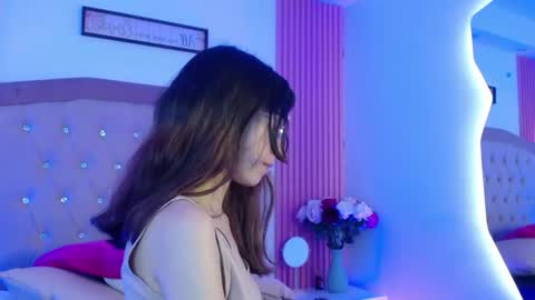 marinette online show from March 18, 8:15 pm