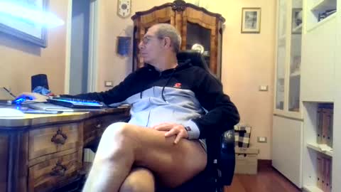 markmarkmark00 online show from December 19, 8:24 am