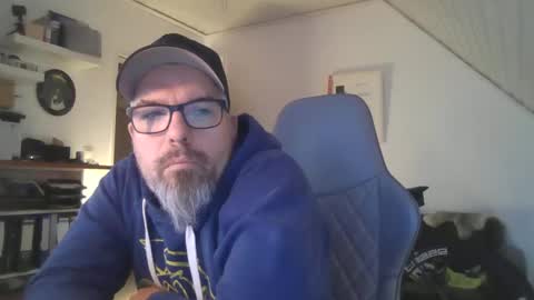 marriedcock1980 online show from December 2, 7:19 am